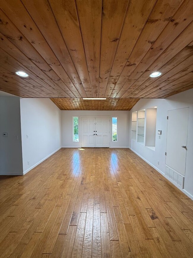 Photo - Gorgeous 3 Bedroom, 2 Bathroom, Granada Hi...