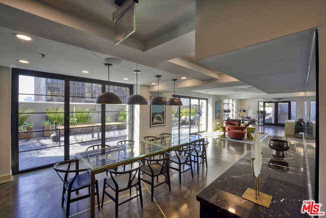 Photo - 727 W 7th St Unit 824