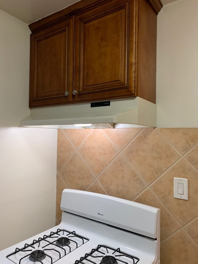 Range hood light and fan - 4302 Elm Ave Unit 3