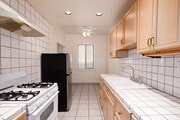 Studio - 500 SF - Kitchen - Evanston Apartments