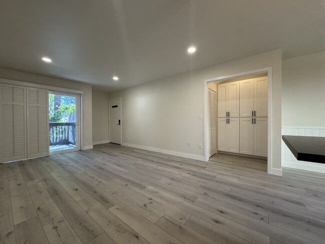 Building Photo - 3219 Colorado Ave Unit 1