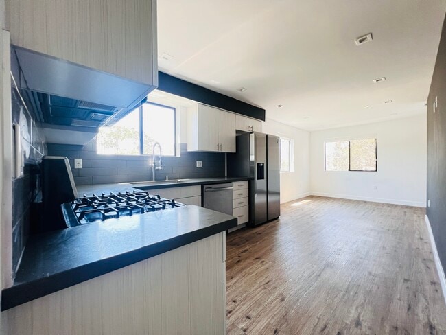 Photo - 4576 Oakwood Ave Unit 4576