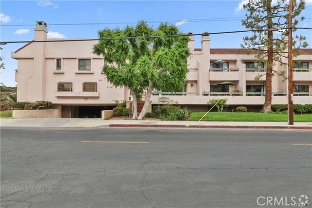 Building Photo - 9906 Owensmouth Ave Rental
