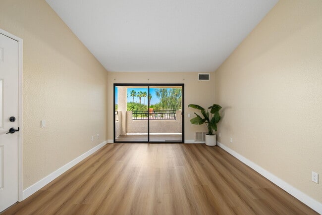 Photo - 78650 Ave 42 Unit 906