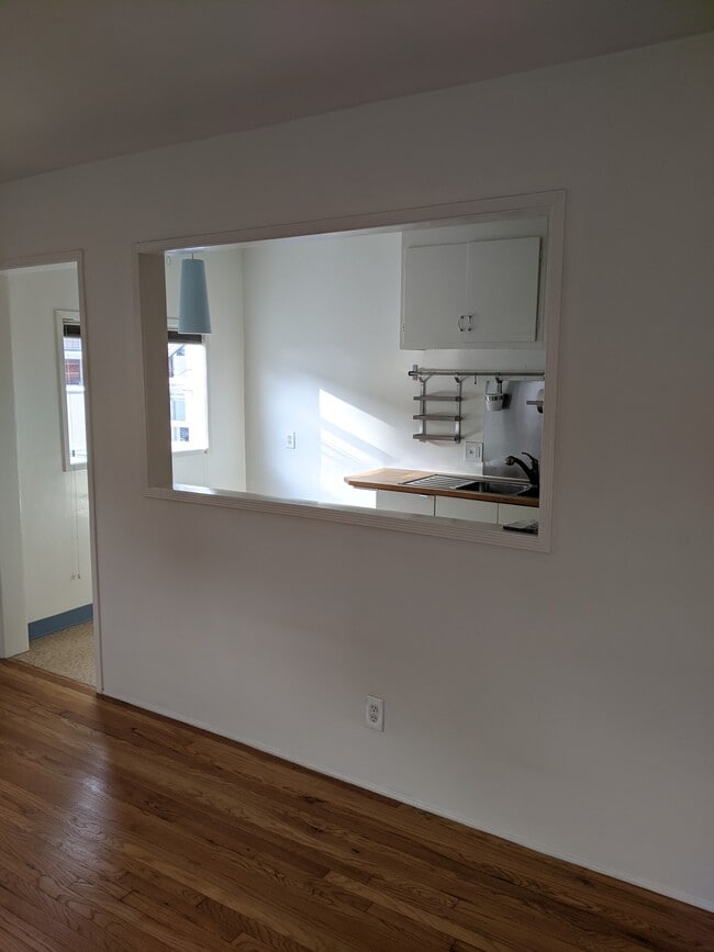 Photo - 1546 Rendall Pl