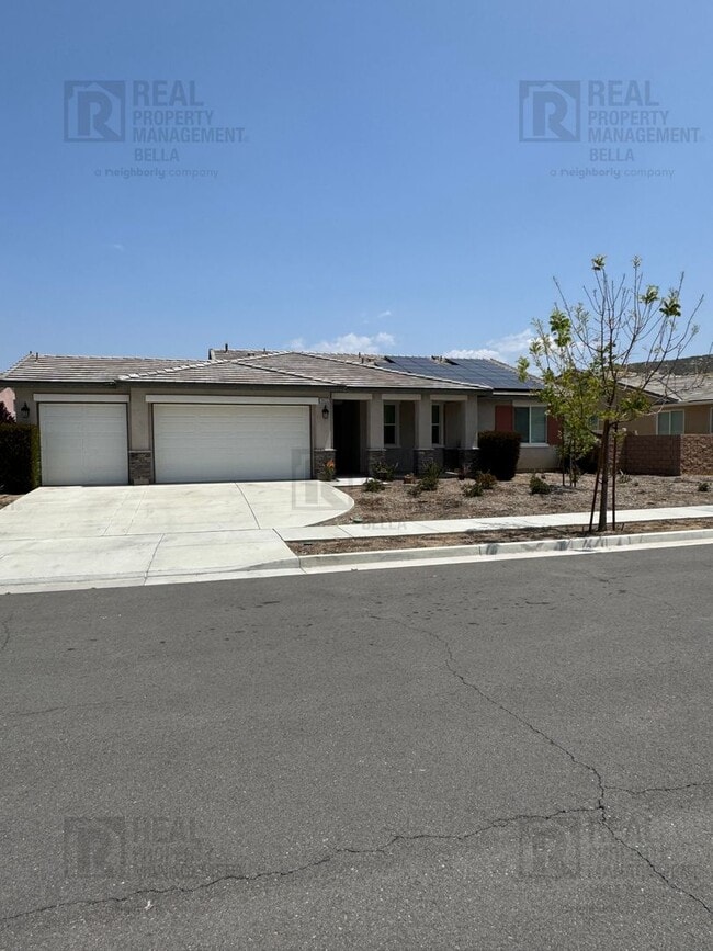 Single-Story Comfort & Style in Prime Heme... - Single-Story Comfort & Style in Prime Heme... House
