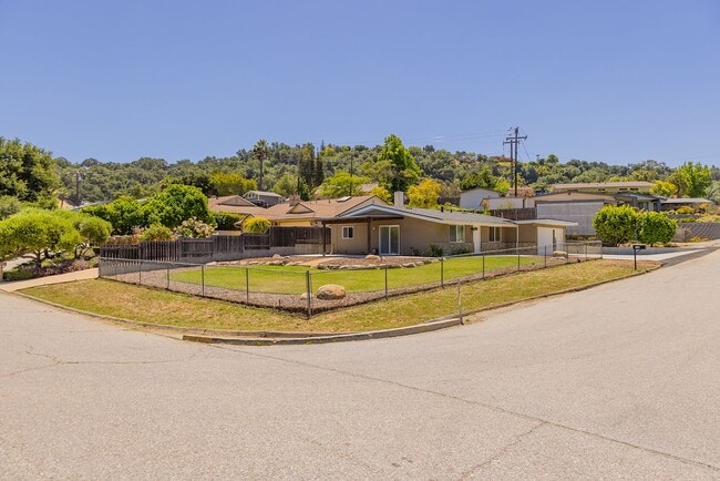 Photo - Oak View Abode