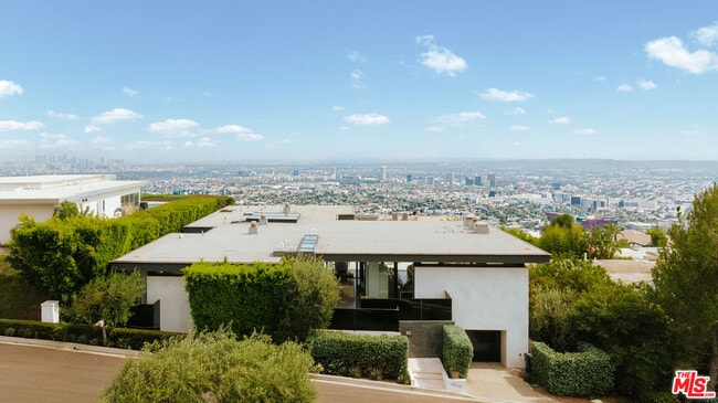 Photo - 1536 Blue Jay Way