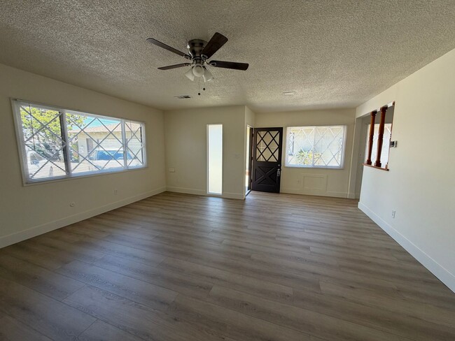 Building Photo - 820-824 W Palmyra Ave Unit 824