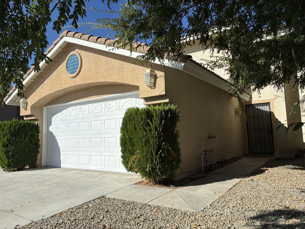 Photo - NEWLY UPDATED 4+2 IN EXCELLENT AREA OF SAN...
