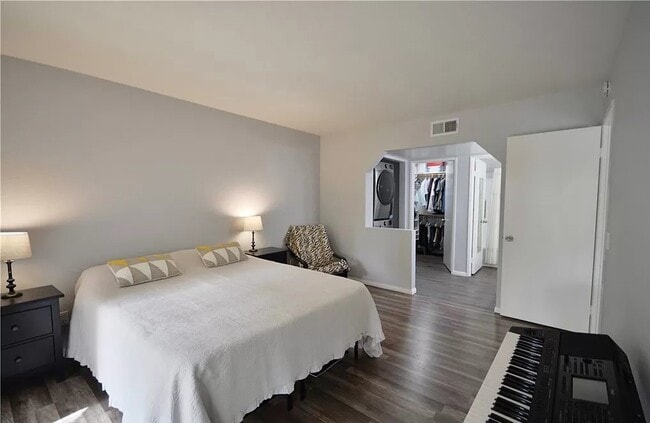 Photo - High-End Living in a Prime Area Unit A1