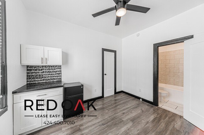 Photo - 5849 Sunset Blvd Unit 105