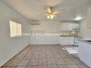 Photo - 1039 E Ridgewood St House