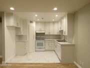 Photo - 18547 Collins St