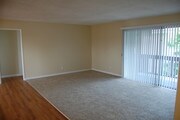 Living room - 1915 Voorhees Ave Unit 4