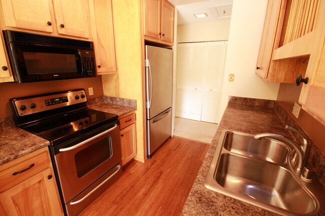 Building Photo - 4075 Rosenda Ct Unit 271