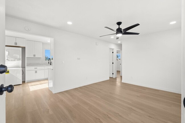 Photo - 4082-4084 Chamoune Unit 4084 Chamoune  B