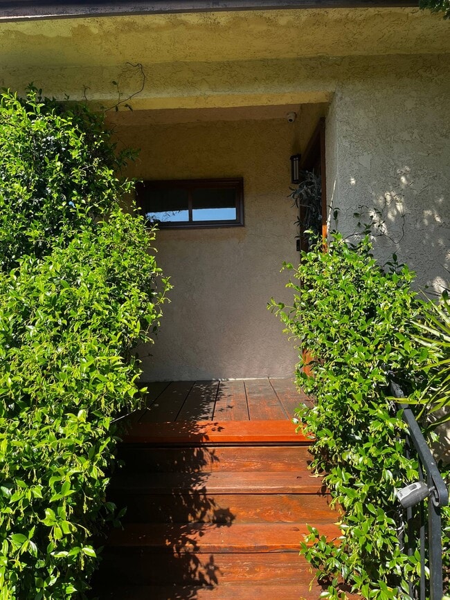 Photo - 1405 N Mansfield Ave