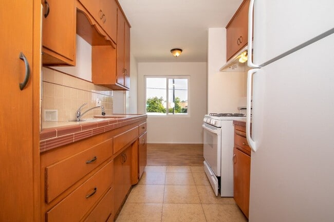 Photo - Charming 1 Bedroom / 1 Bath Apartment in Kensington Neighborhood w/ Garage - VACANT FOR VIEWING! Unit 4209