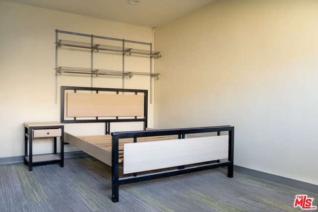 Photo - 920 W 28th St