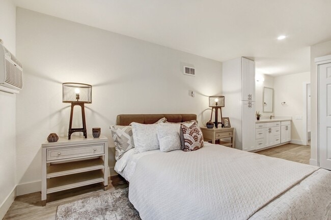 Photo - Woodcliff Apartments