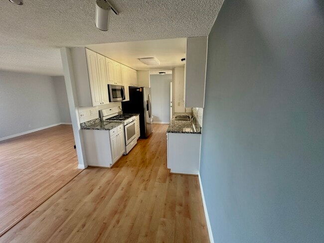 Photo - 4515 California Ave Unit 301