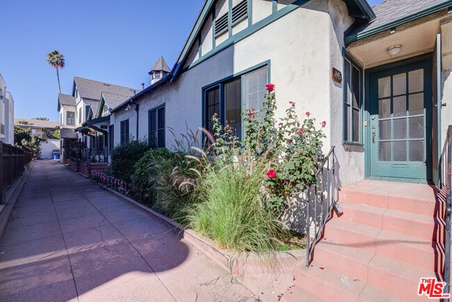 Photo - 1445 N Vista St