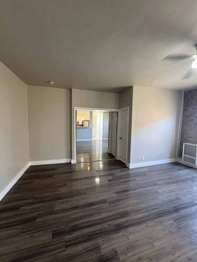 Photo - 203 S Kenmore Ave Unit 203