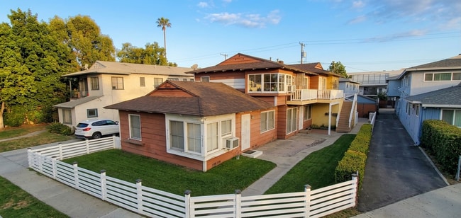 Photo - 5313 Radford Ave Unit 5313