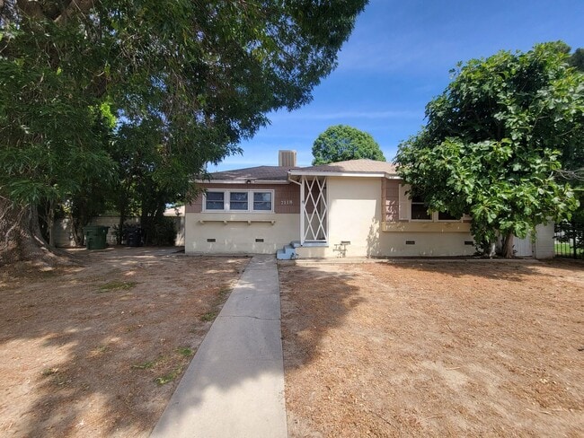 Building Photo - Spacious 3 Bedroom Canoga Park House