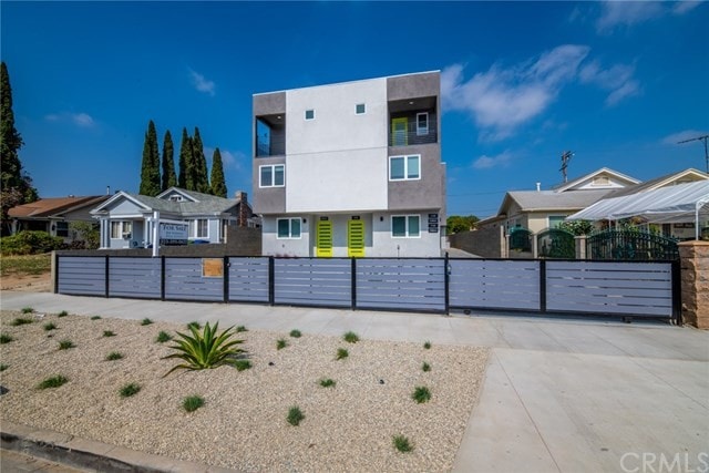 Photo - 1118 N Heliotrope Dr