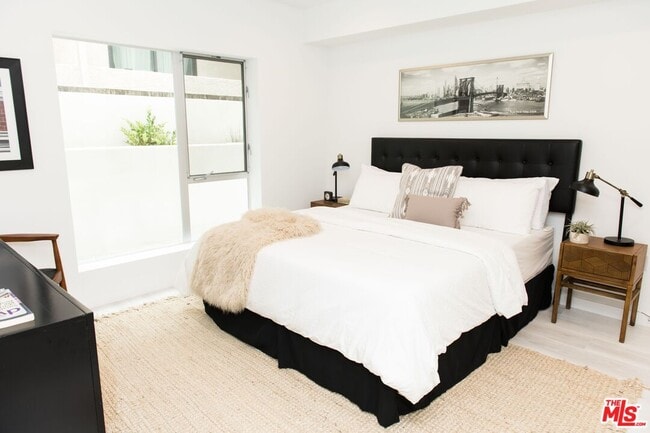 Photo - 625 S Barrington Ave Unit 103