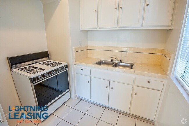 Building Photo - 2735 San Marino St Unit 103D Rental