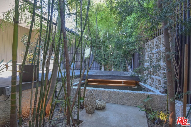 Photo - 8895 Appian Way