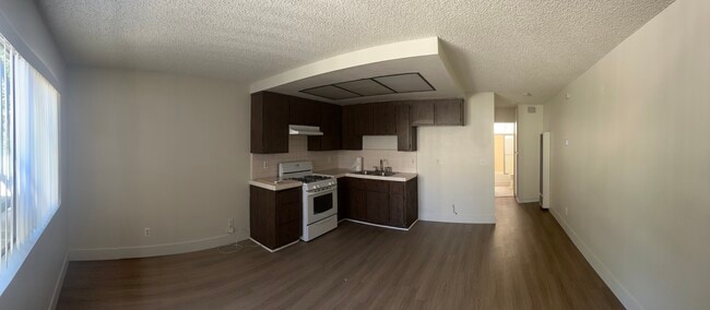 Living room and kitchen - 200 S Carondelet St Unit Apt 2