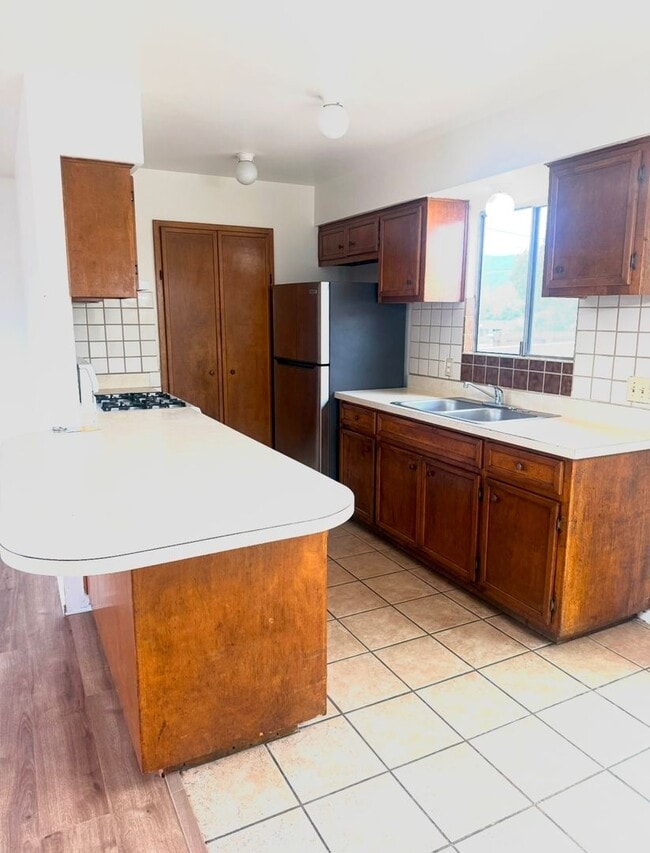 Building Photo - Charming 2 Bedroom, 1 Bathroom Back House