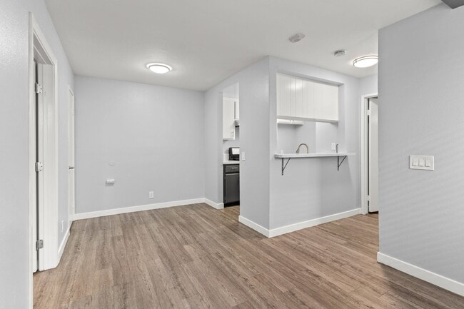 Photo - 533 E 11th St Apartment Unit 04