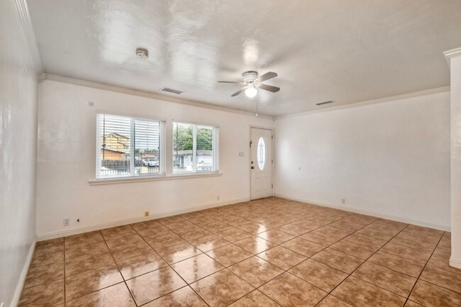 Photo - 122 Johnston Ln