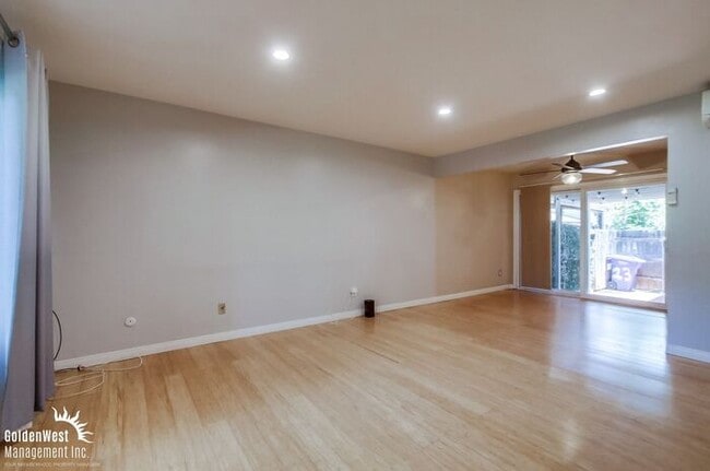 Photo - Cozy 2Bdm 1.5Ba Townhome with Modern Upgra...