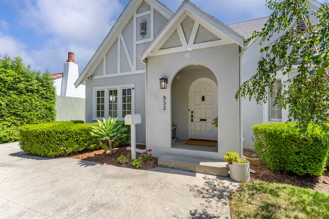 Photo - 332 S Crescent Dr House