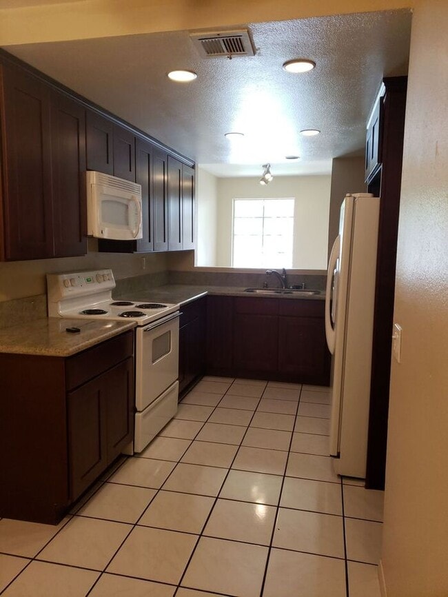 Photo - $1000 Holiday Move In Spec! The Bluffs at ...