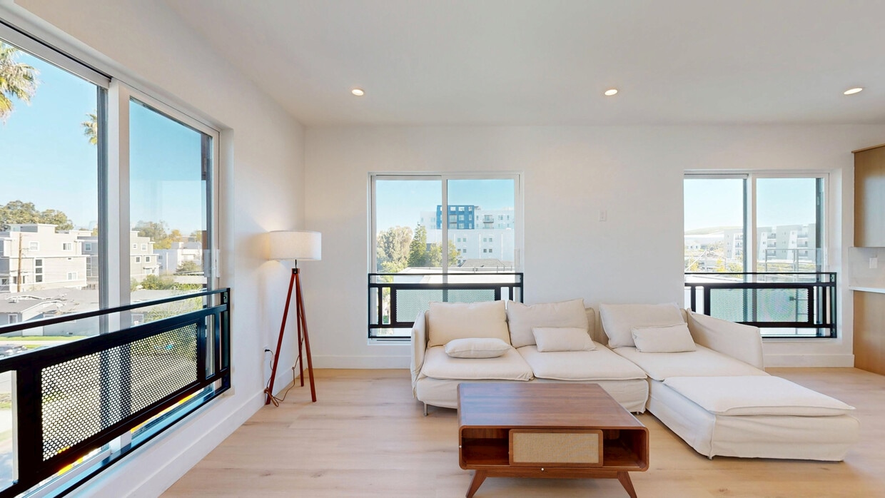 3D Tour - 1204 W 37th Dr