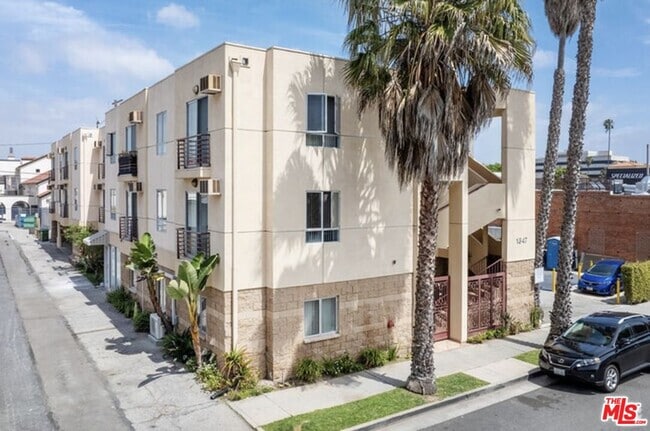 Photo - 2301 Santa Monica Blvd Unit 202