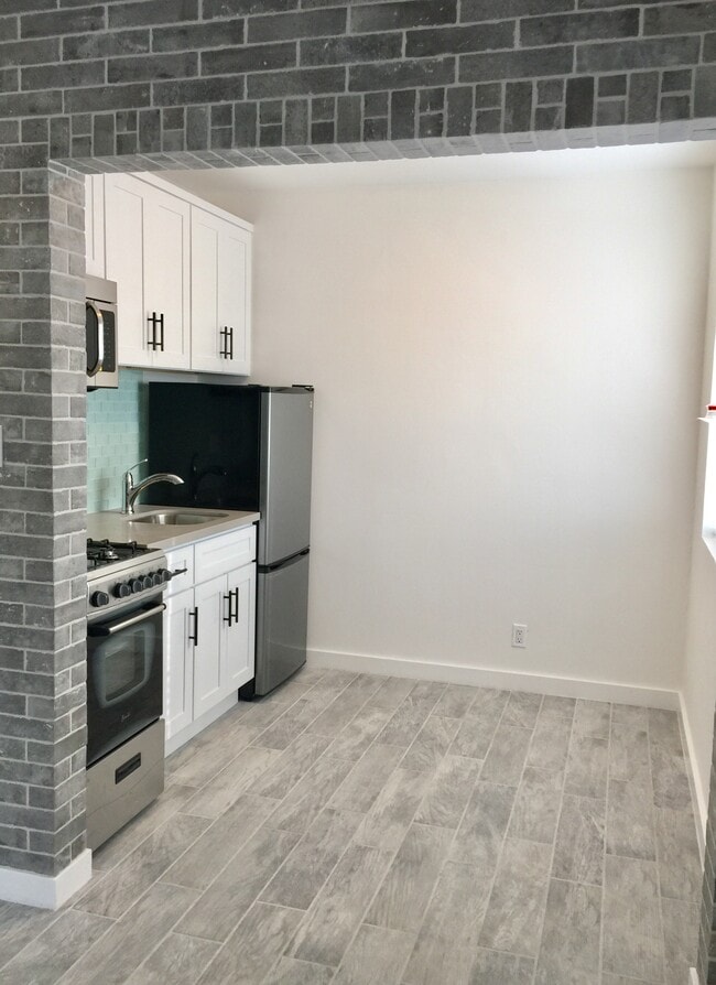 Photo - 7411 Willoughby Ave