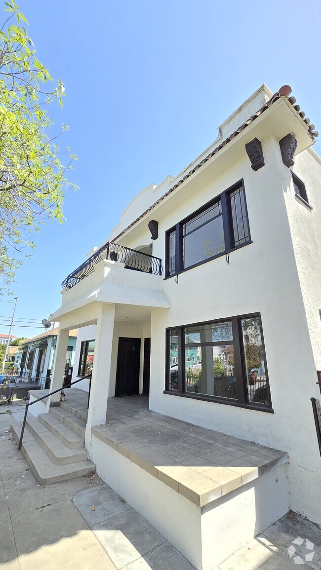 Building Photo - 3rd St Rental
