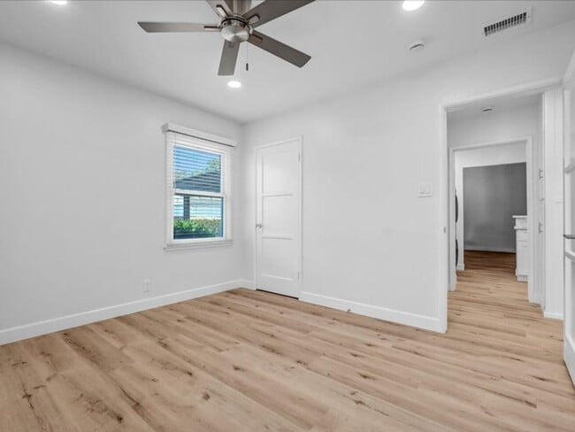 Photo - 4847 Ocana Ave