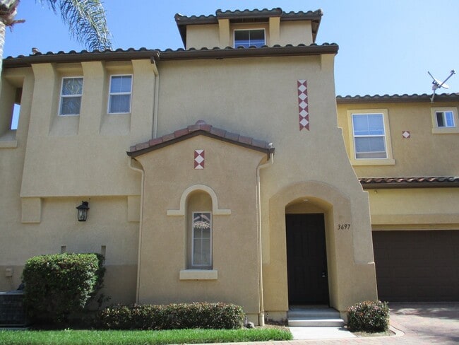 Building Photo - Calvera HIlls 2 bedroom 2 bath plus den To... Rental