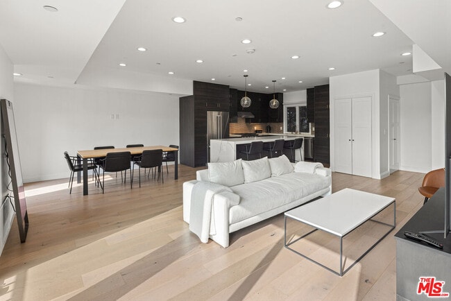 Photo - 7365 Waring Ave