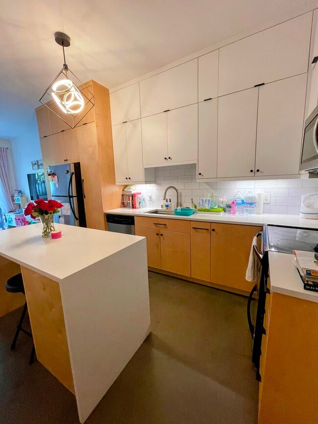 Photo - 889 Date St Unit 103