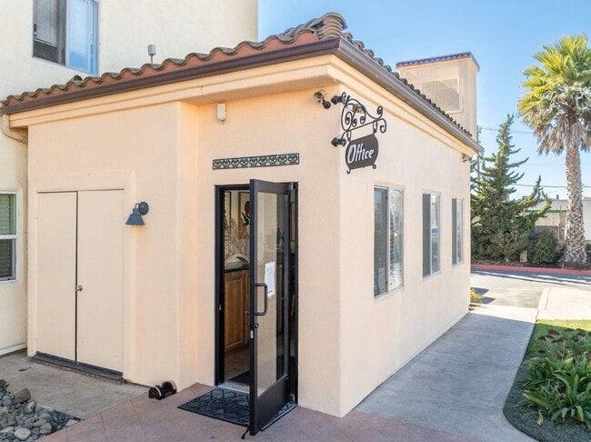 Photo - La Plaza Villas Apartments Unit 738B